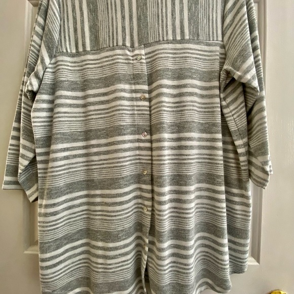 Top - Picture 2 of 3